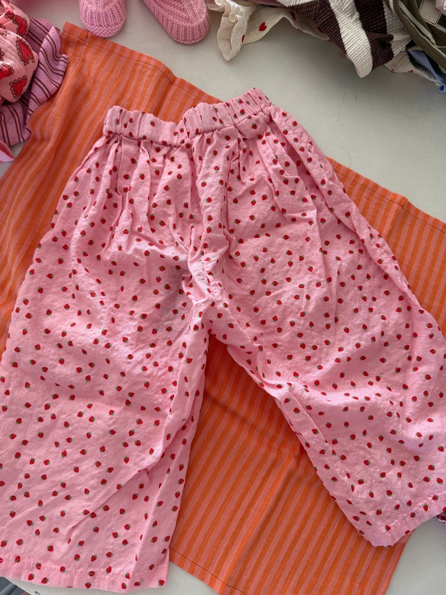 Dot pants aardbei 86/92