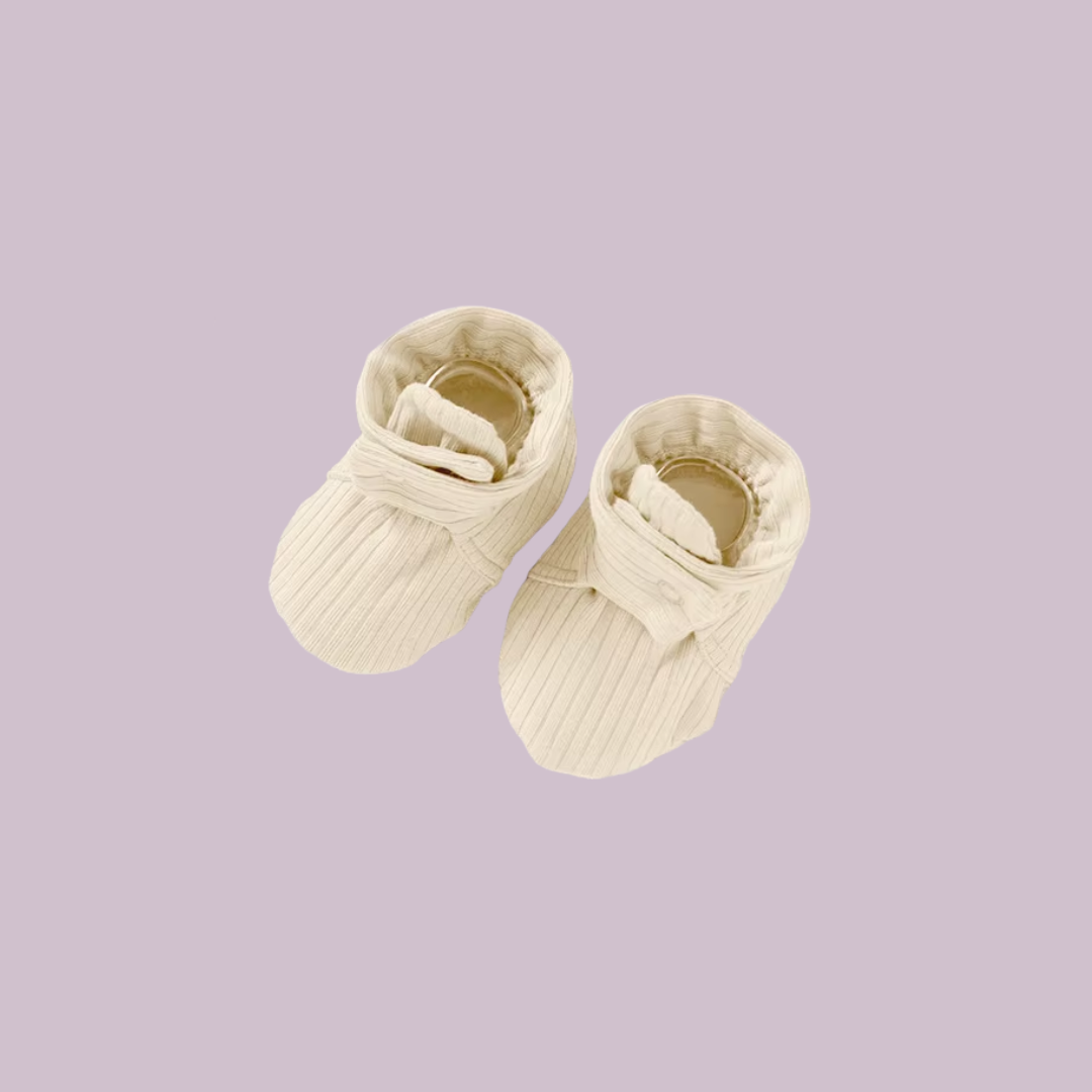 Buttergelbe Pantoffeln