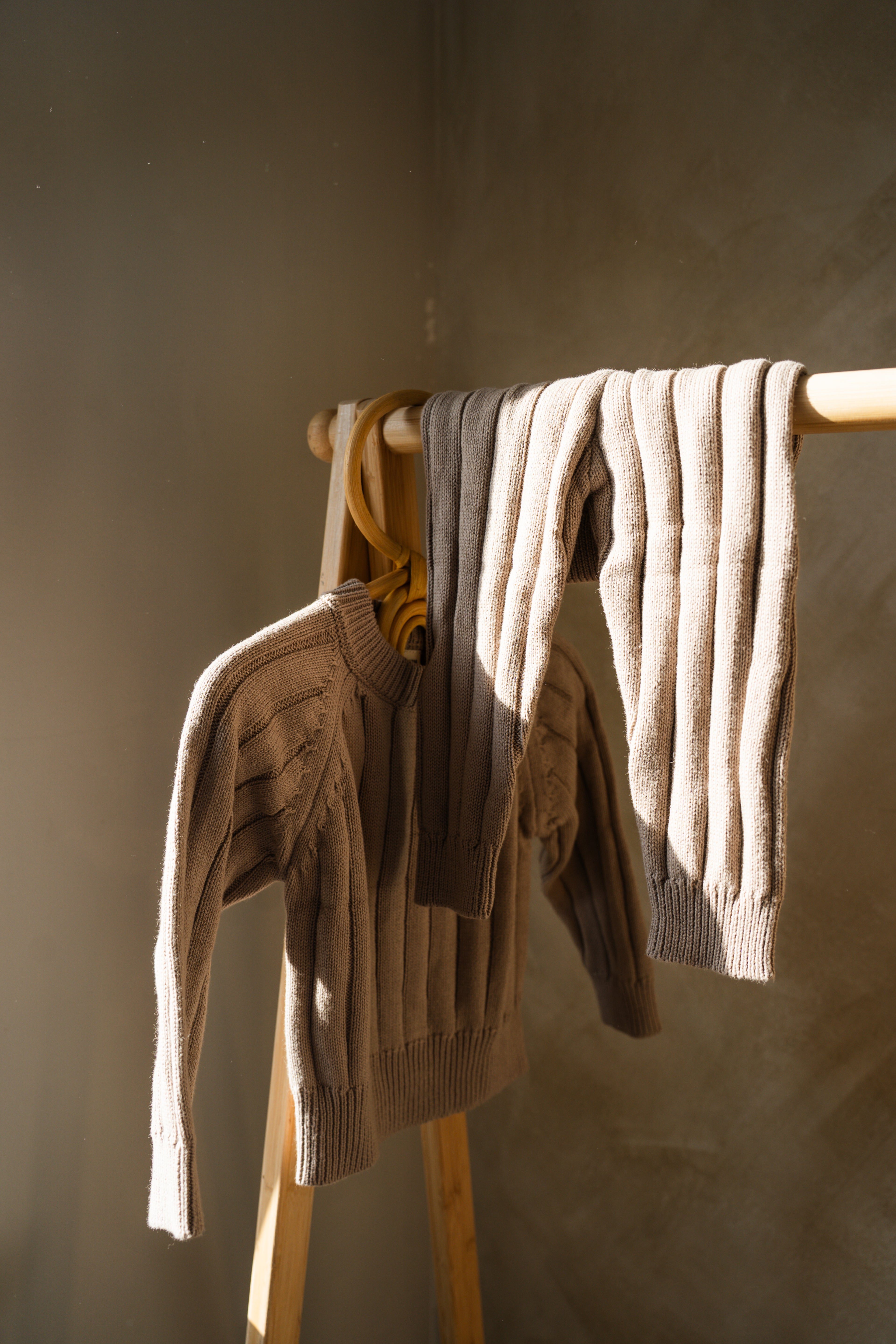 Gestricktes Unisex-Set – Taupe-Greige