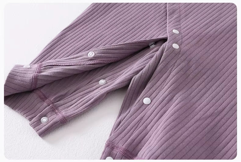 Gerippter Baby-Strampler | Lila