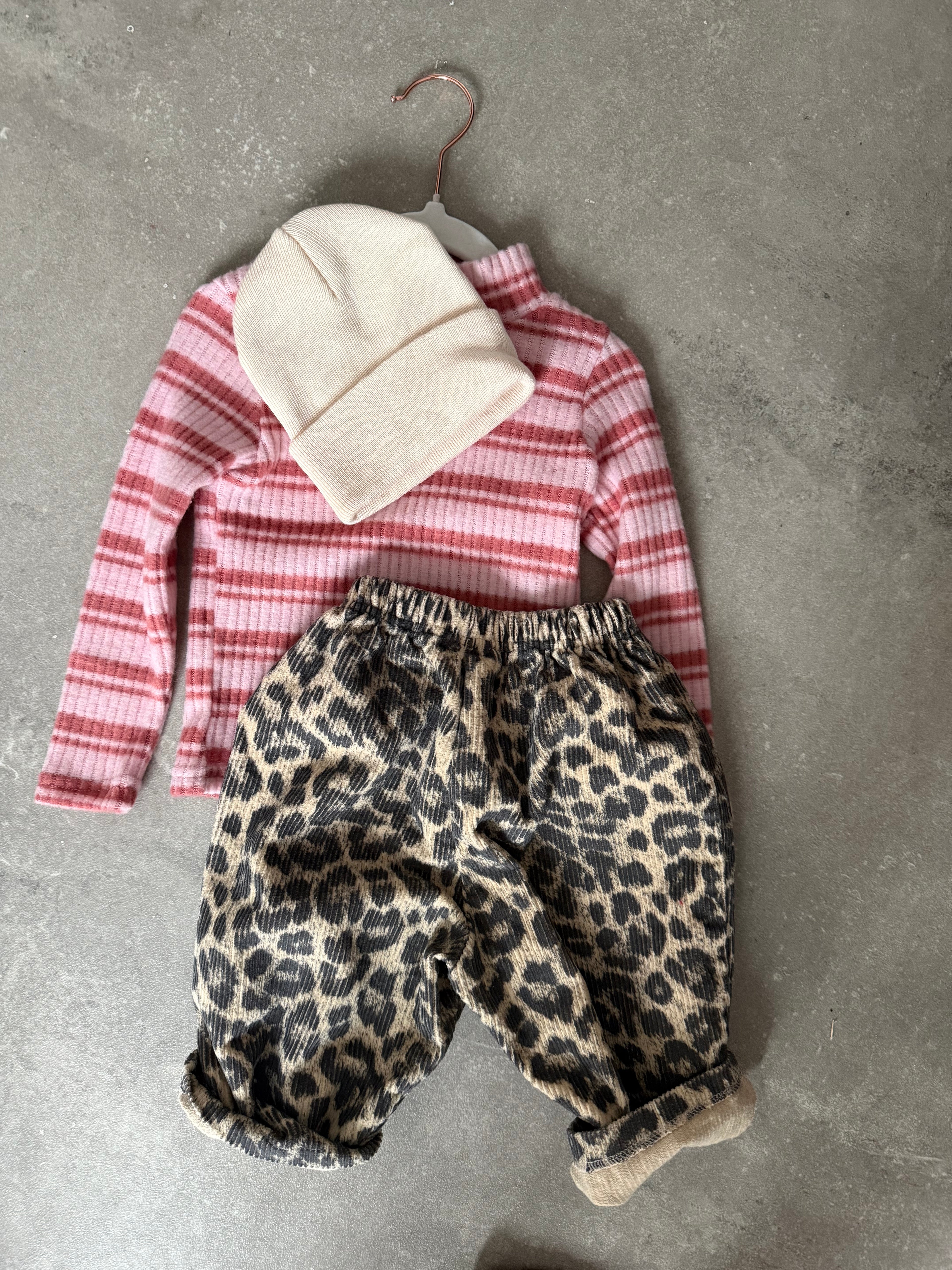 Rosa gestreifter Fleece-Pullover