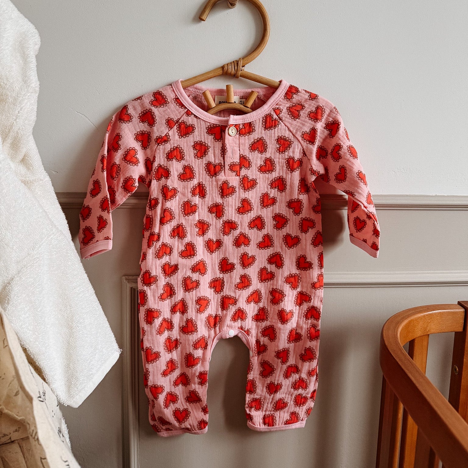 Baby jumpsuit met hartjes 💘