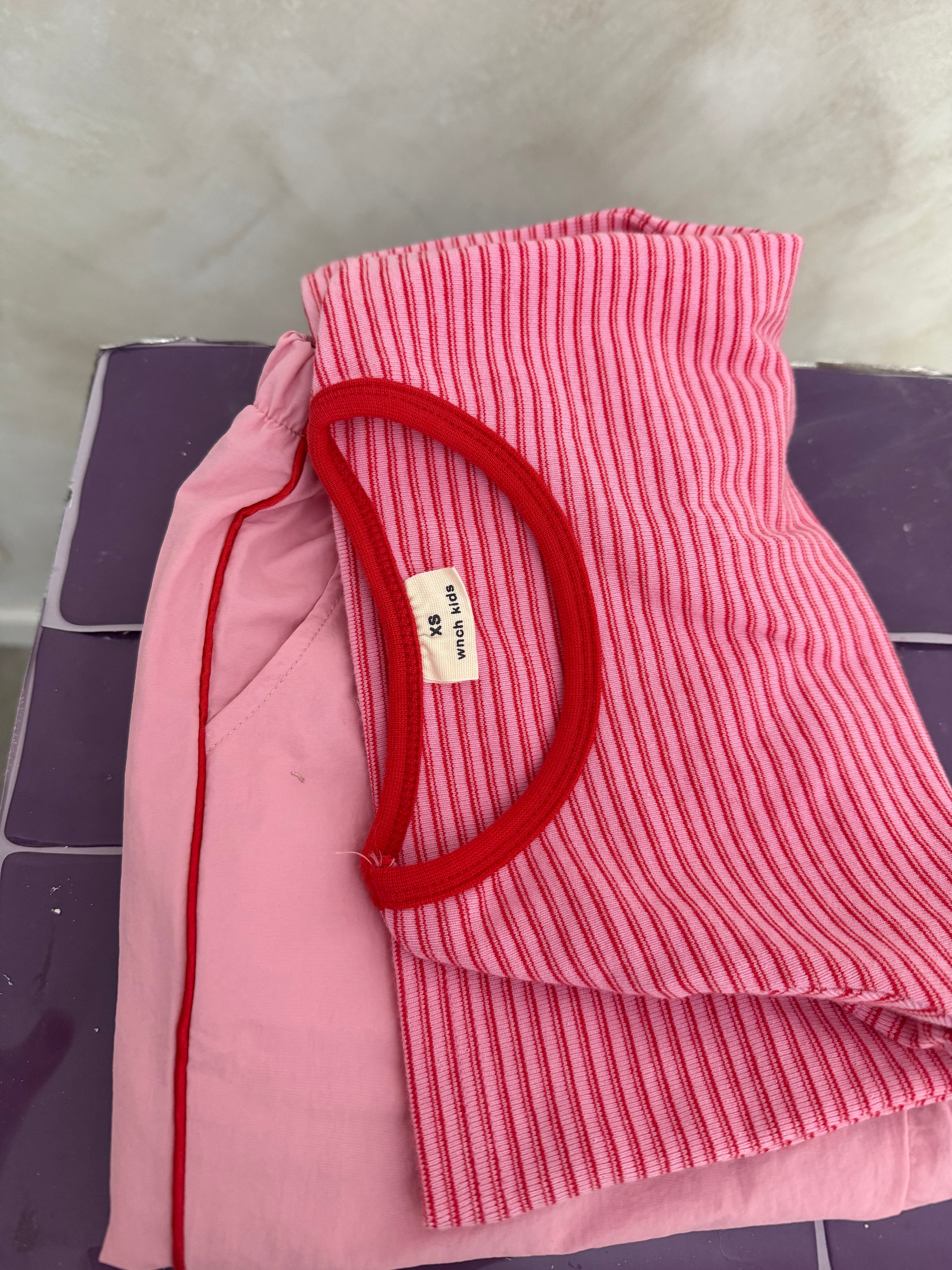 Rosa/rot gestreiftes T-Shirt