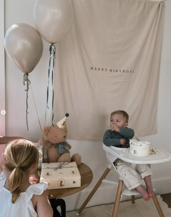Verjaardagsbanner 'Happy birthday' beige