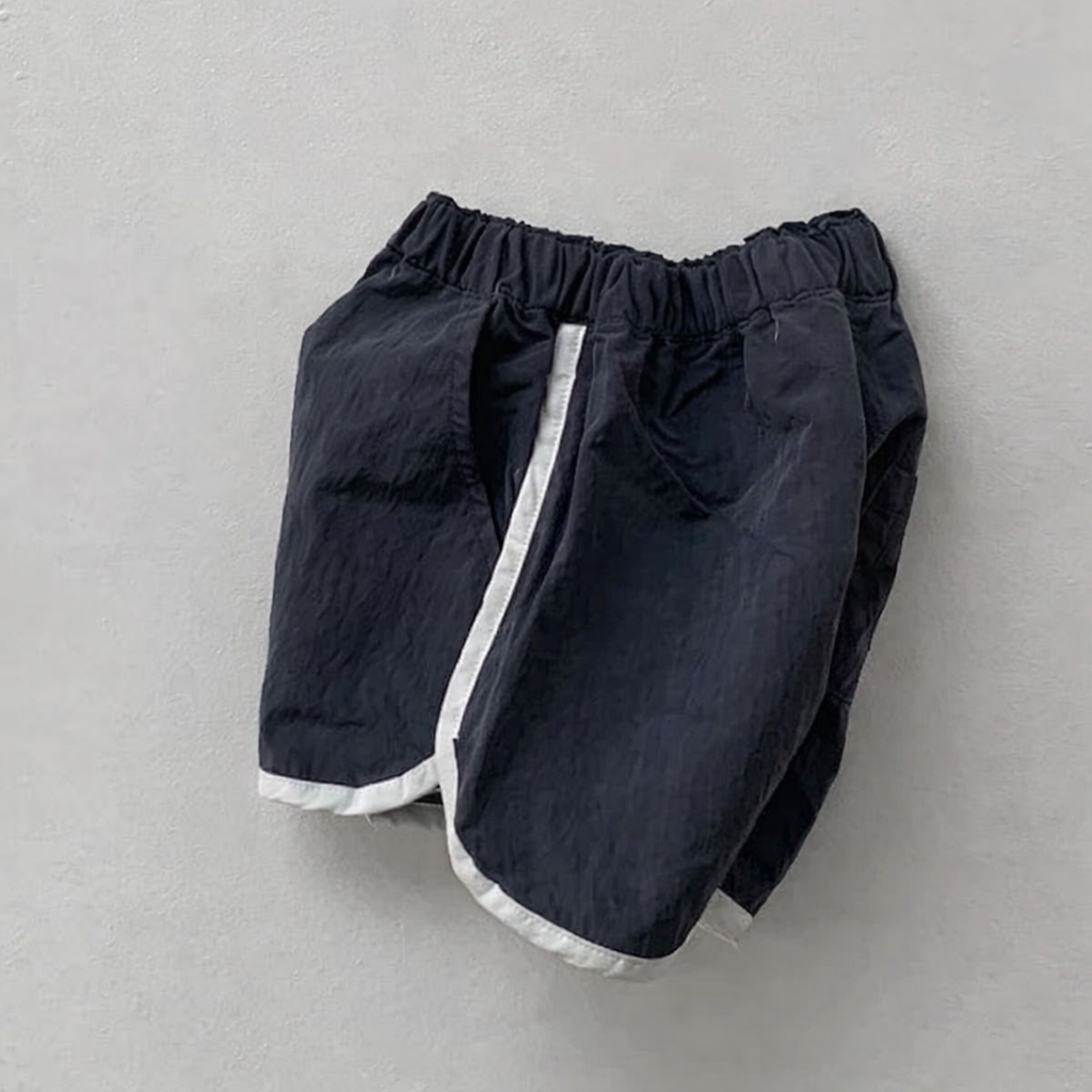 Marineblaue Shorts