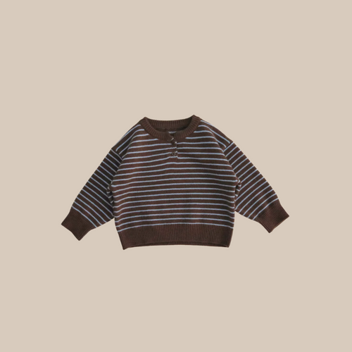 Braun-blauer Ringelpullover